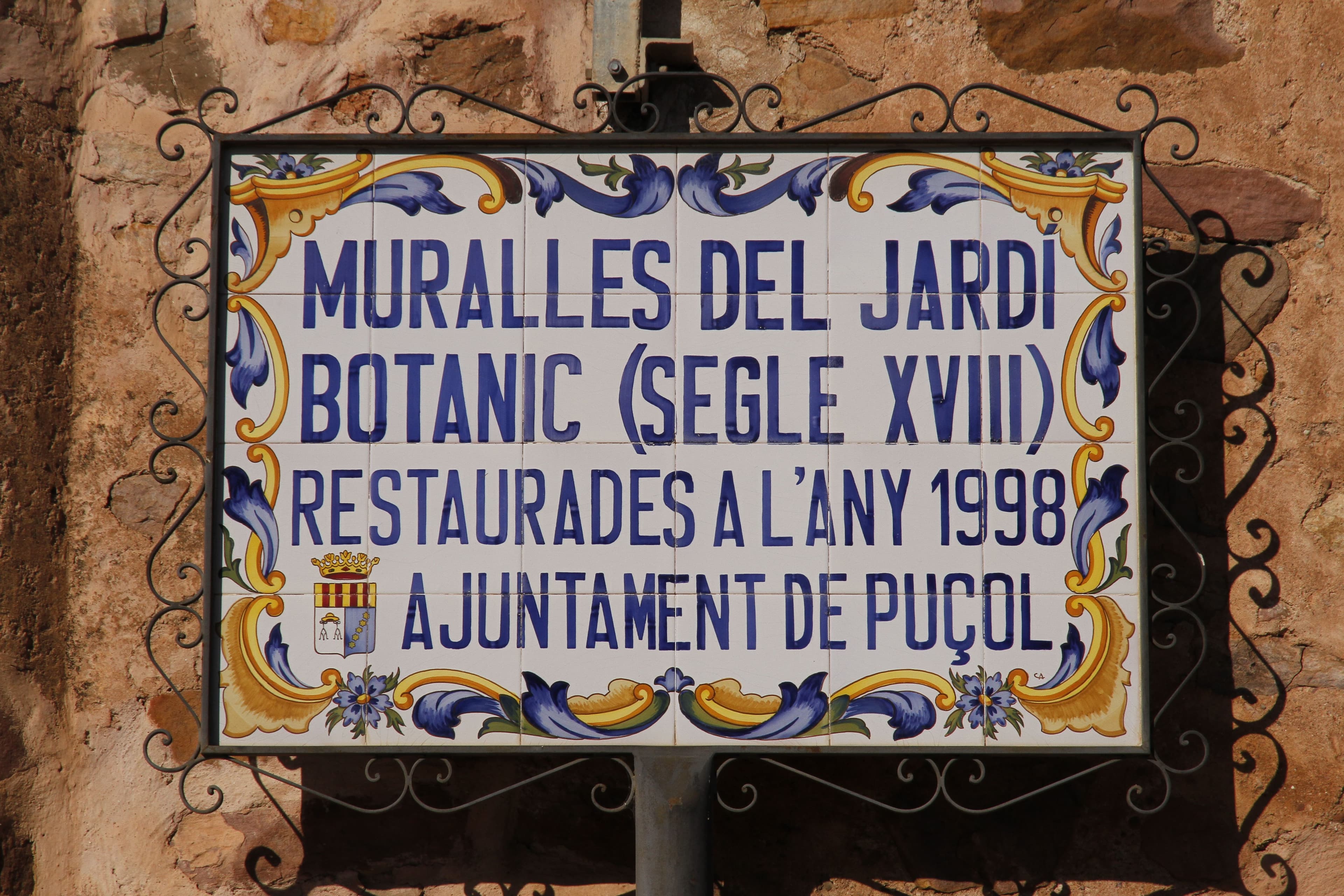 Muralla del jardí botànic