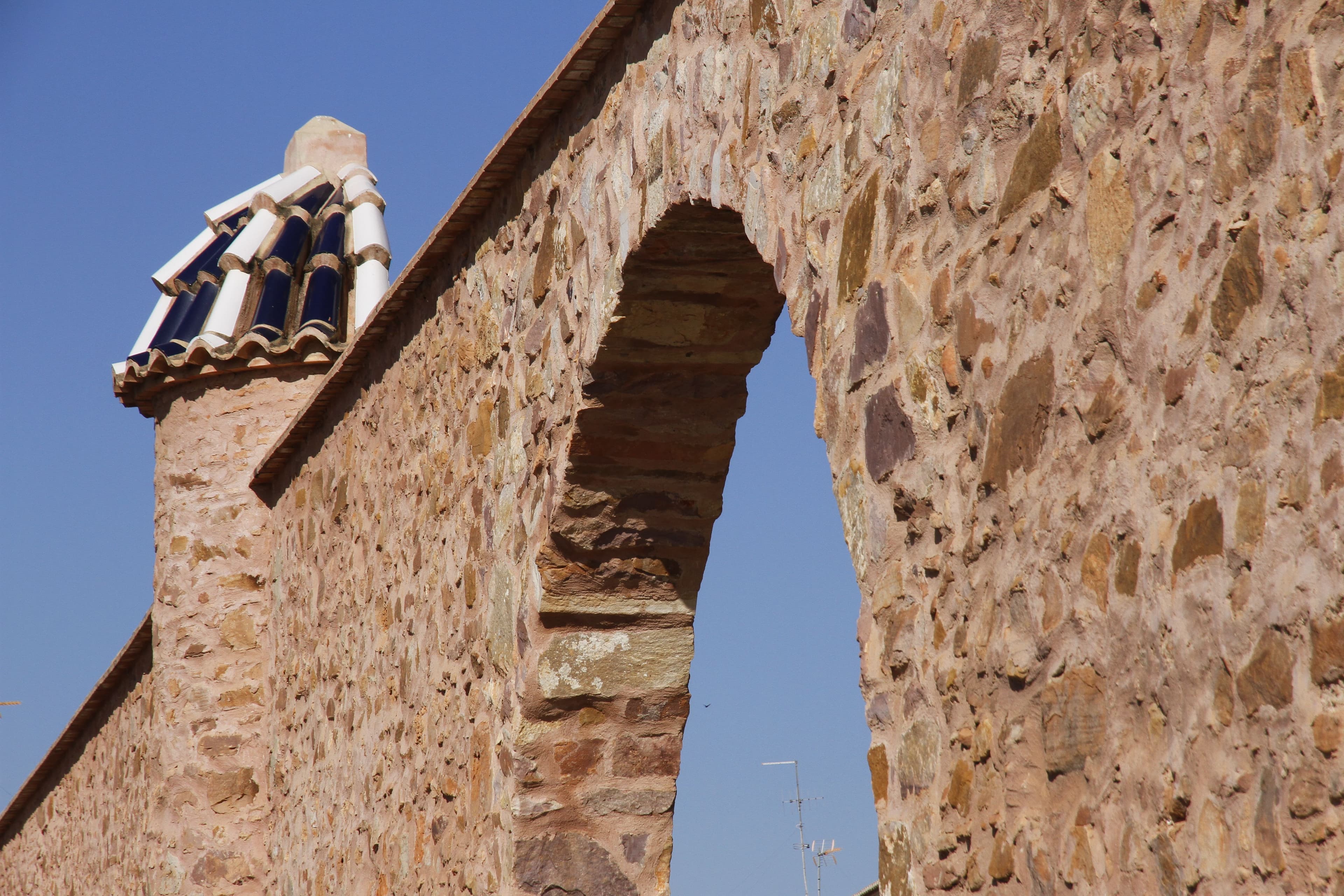 Muralla del jardí botànic