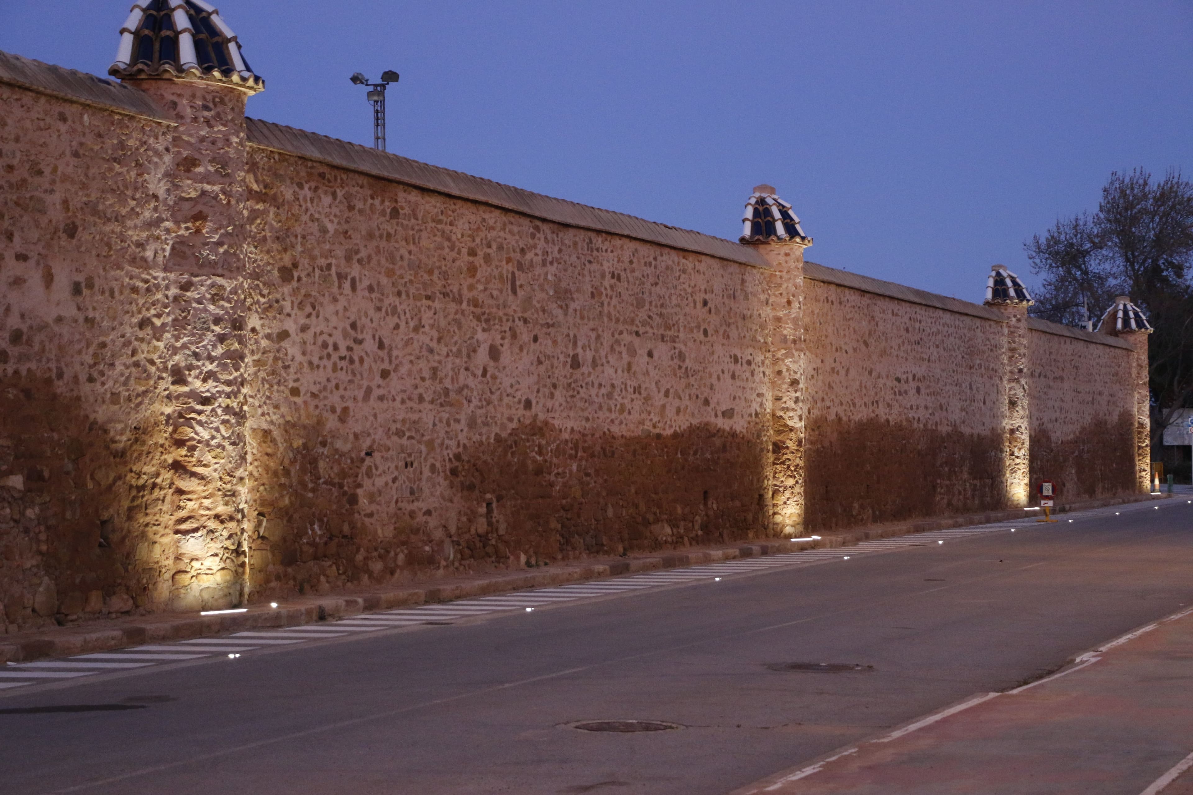 Muralla del jardí botànic